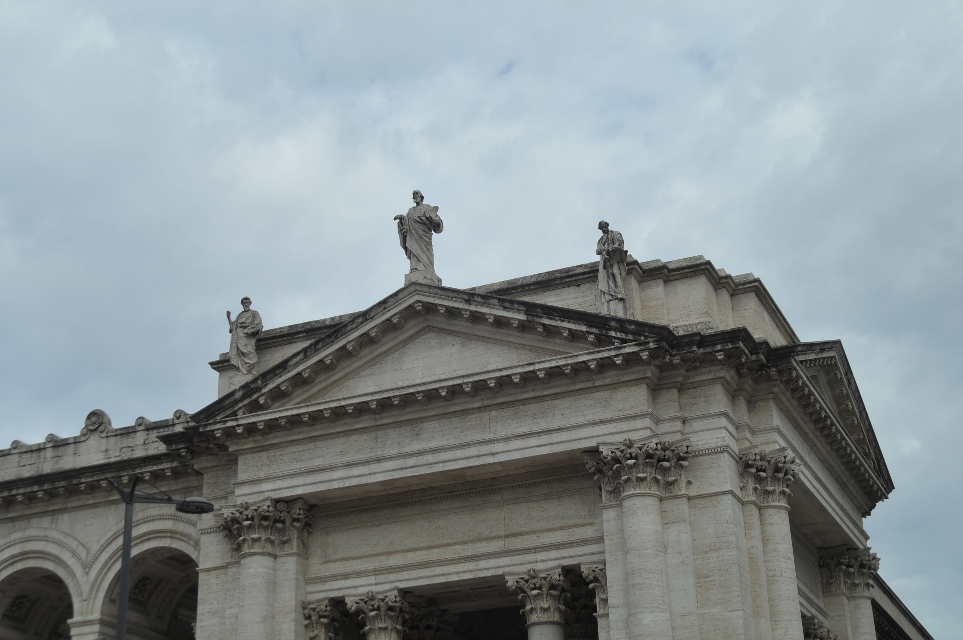 城牆外聖保羅大教堂