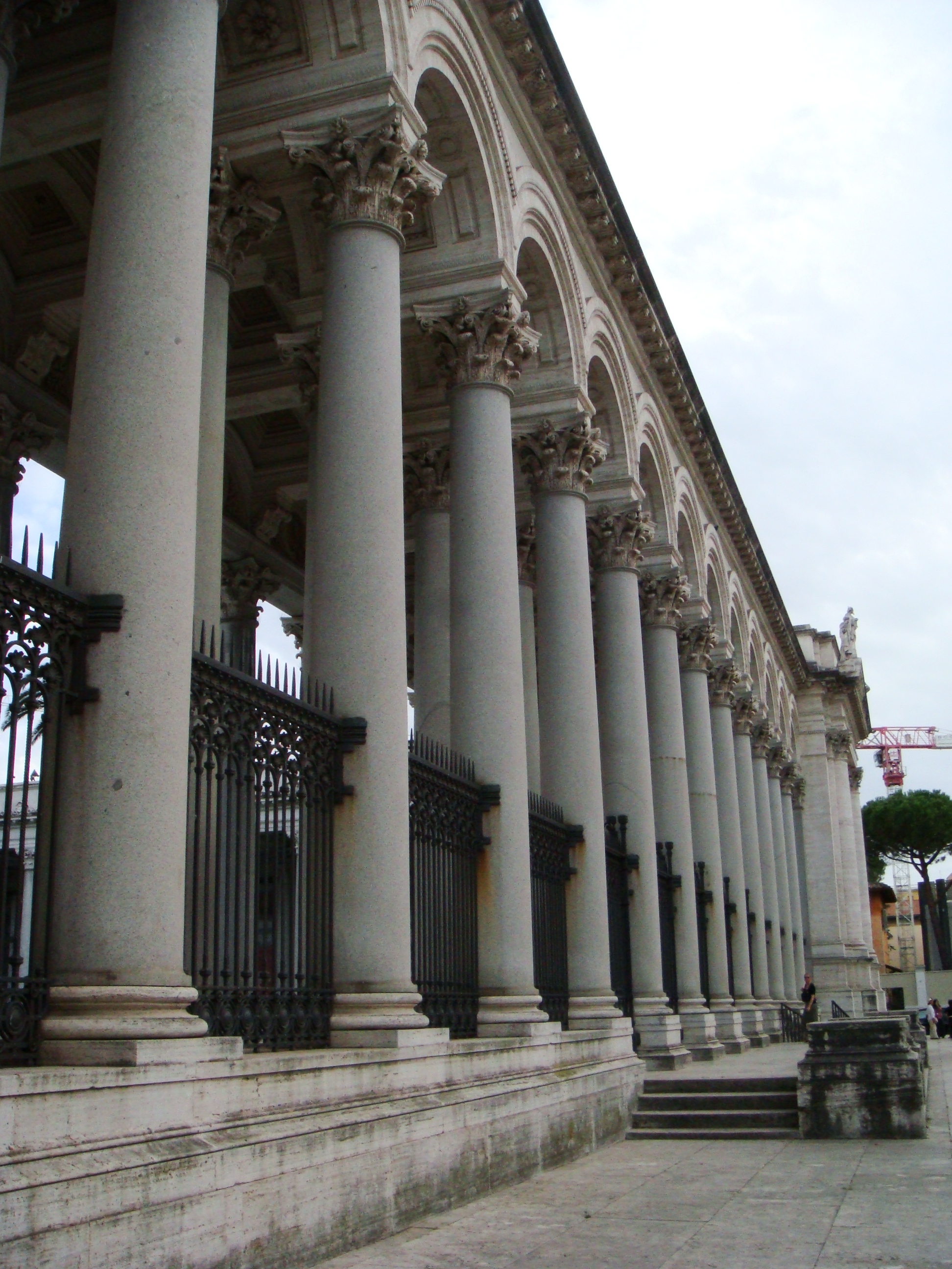 城牆外聖保羅大教堂